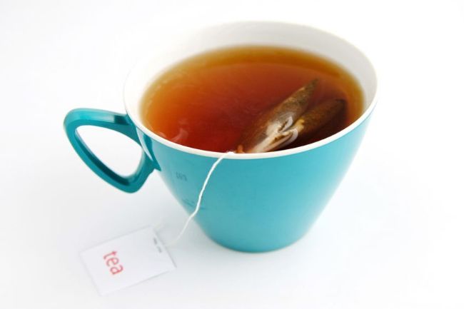 The benefits of drinking a regular cup of tea spans centuries and cultures, and now, there are an increasing number of clinical studies suggesting a hot botanical blend is also good for your skin in a myriad of ways: The Benefits of Tea