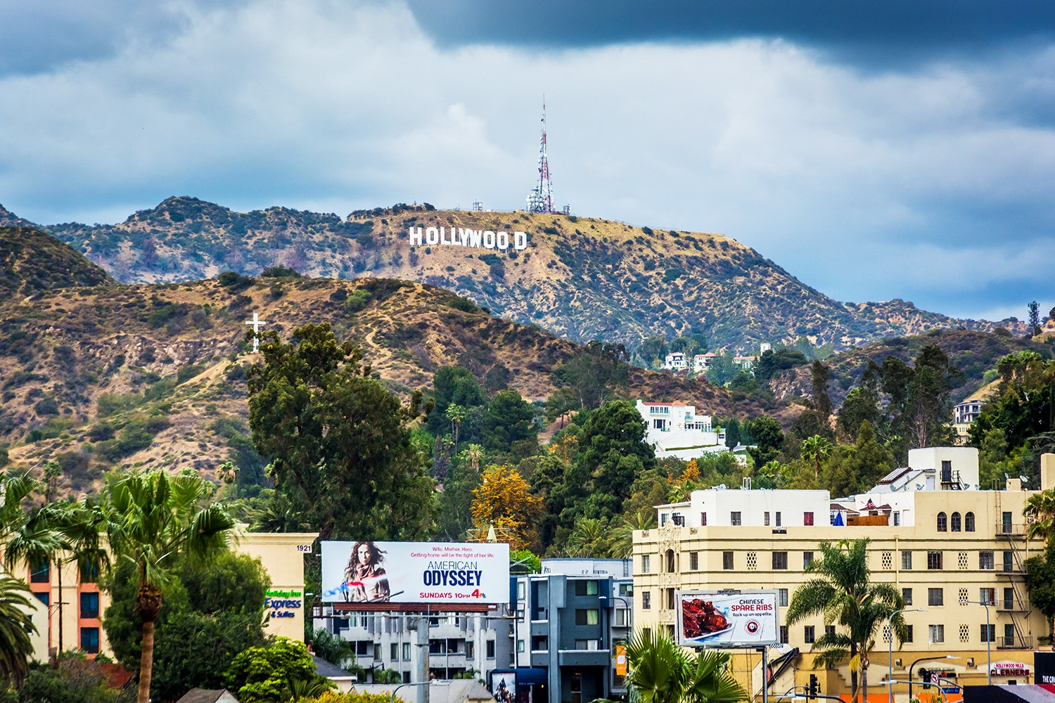 Free Things to do in Los Angeles -View of the Hollywood Sign, in Hollywood, Los Angeles, California featured by popular Los Angeles Blogger, My Beauty Bunny