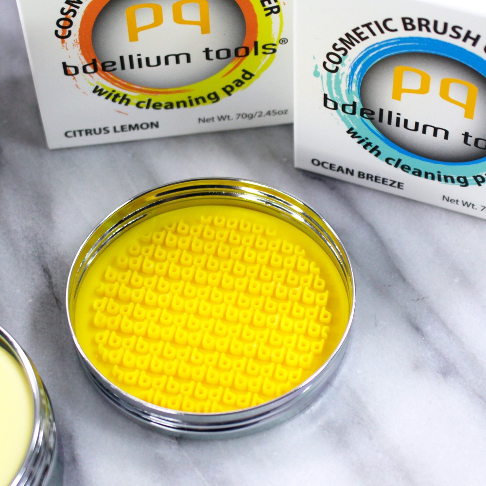 Bdellium Tools Makeup Brush Cleaner with Cleaning Pad