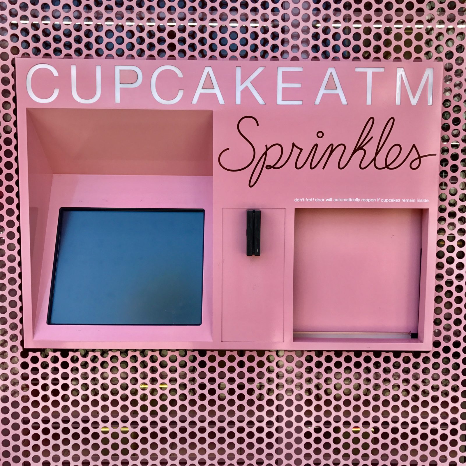 Free Things to do in Los Angeles - Sprinkles Cupcake ATM in Beverly Hills featured by popular Los Angeles Blogger, My Beauty Bunny