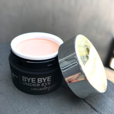 It Cosmetics Bye Bye Undereye Concealing Pot Review and Swatches by popular Los Angeles cruelty free beauty blogger My Beauty Bunny